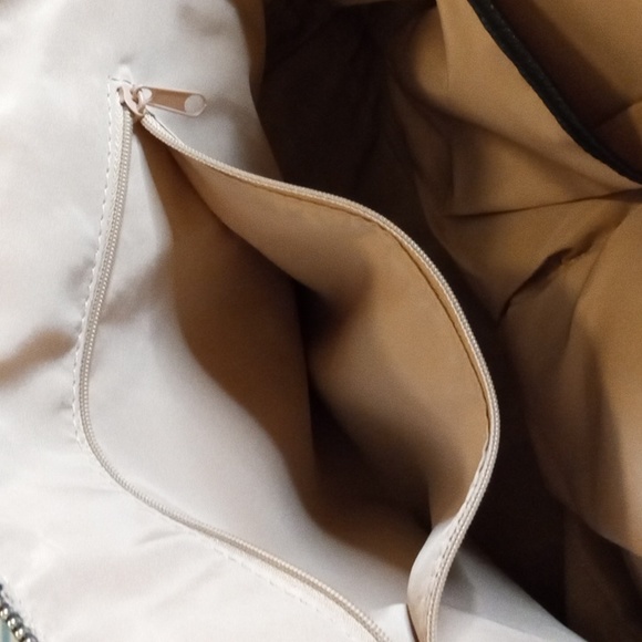 Nine West Dome. Bag, black and taupe, NWT, crossbody strap removable and handles - Picture 6 of 13